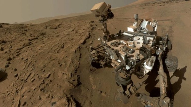 NASA’nın keşif aracı, çalışmalar için gönderildiği Mars’ta selfie çekti