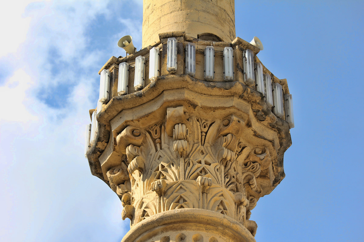 Nepalda caminin minaresini ALLAH c.c yardimiyla koyuluyor