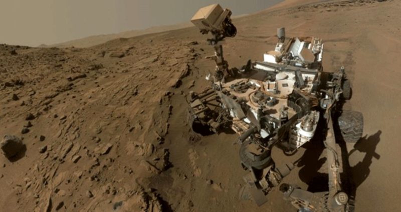 NASA’nın keşif aracı, çalışmalar için gönderildiği Mars’ta selfie çekti