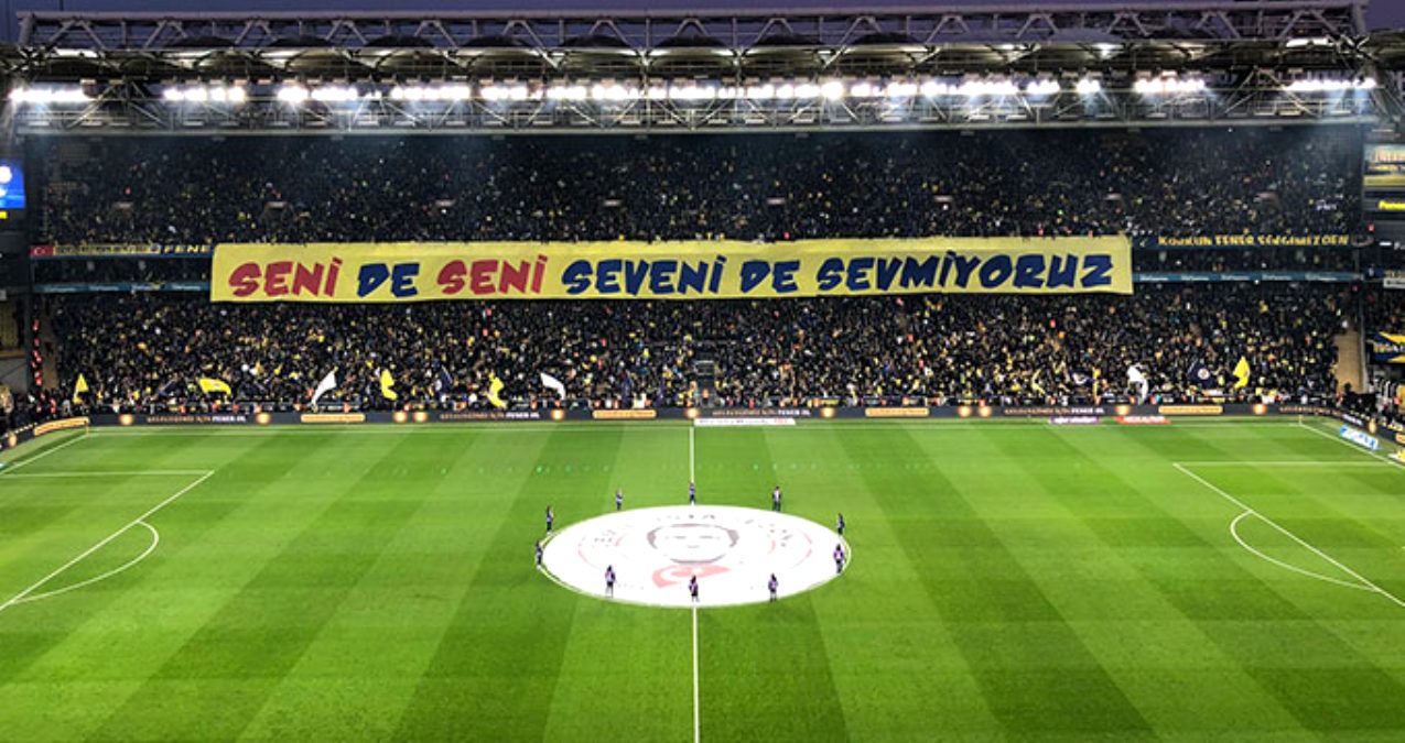 Galatasaray, ‘Seni de seni seveni de sevmiyoruz’ pankartı için suç duyurusunda bulunuyor